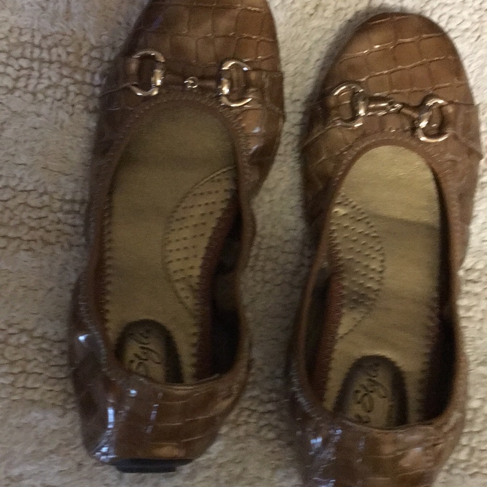 Soft Style Gold ballet flats with gold buckle detail